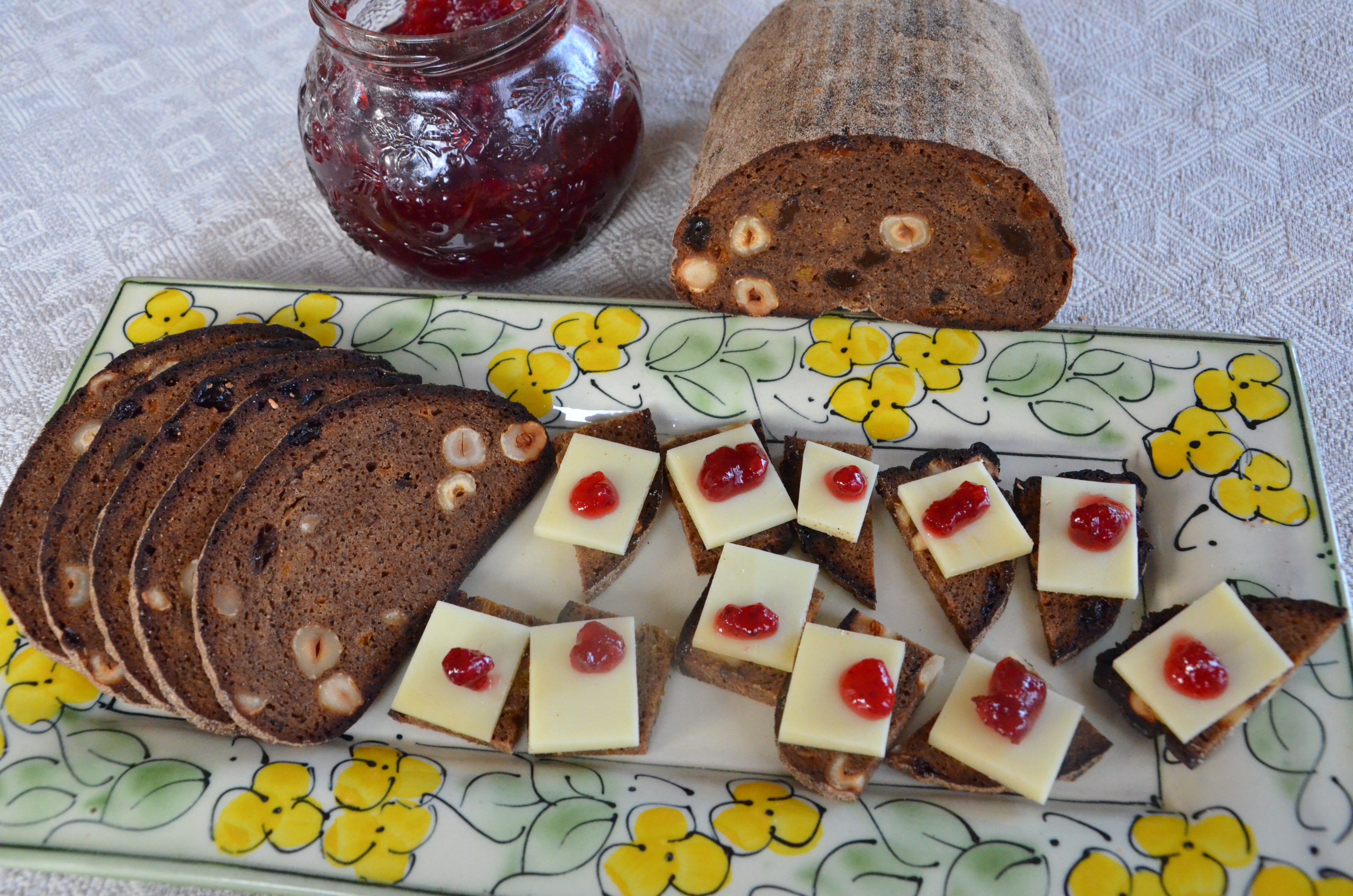 Rye bread with raisins and hazelnuts